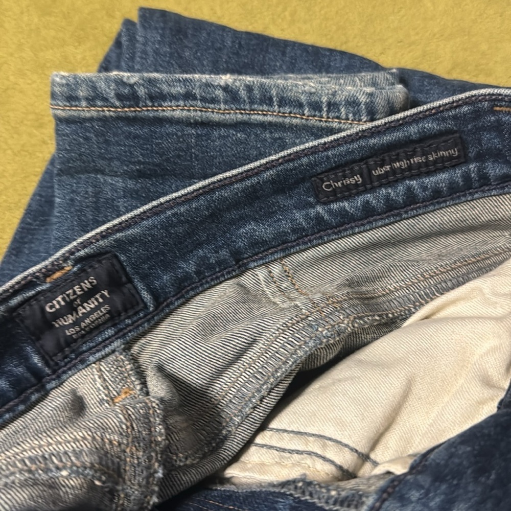 CITIZENS OF HUMANITY Chrissy uber high rise skinny
In Flicker
Size 29
EUC 84 - Picture 2 of 12